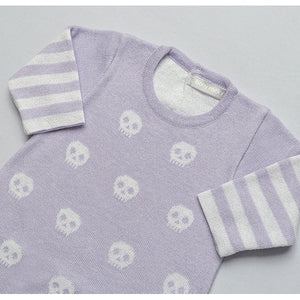 Macacão Lilás de Tricot com Estampa de Caveirinhas