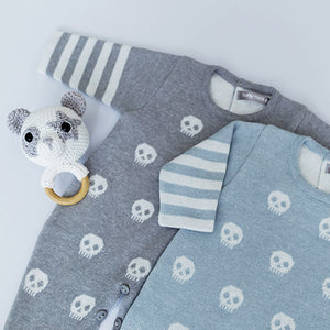 Macacão Cinza Steal de Tricot com Estampa de Caveirinhas
