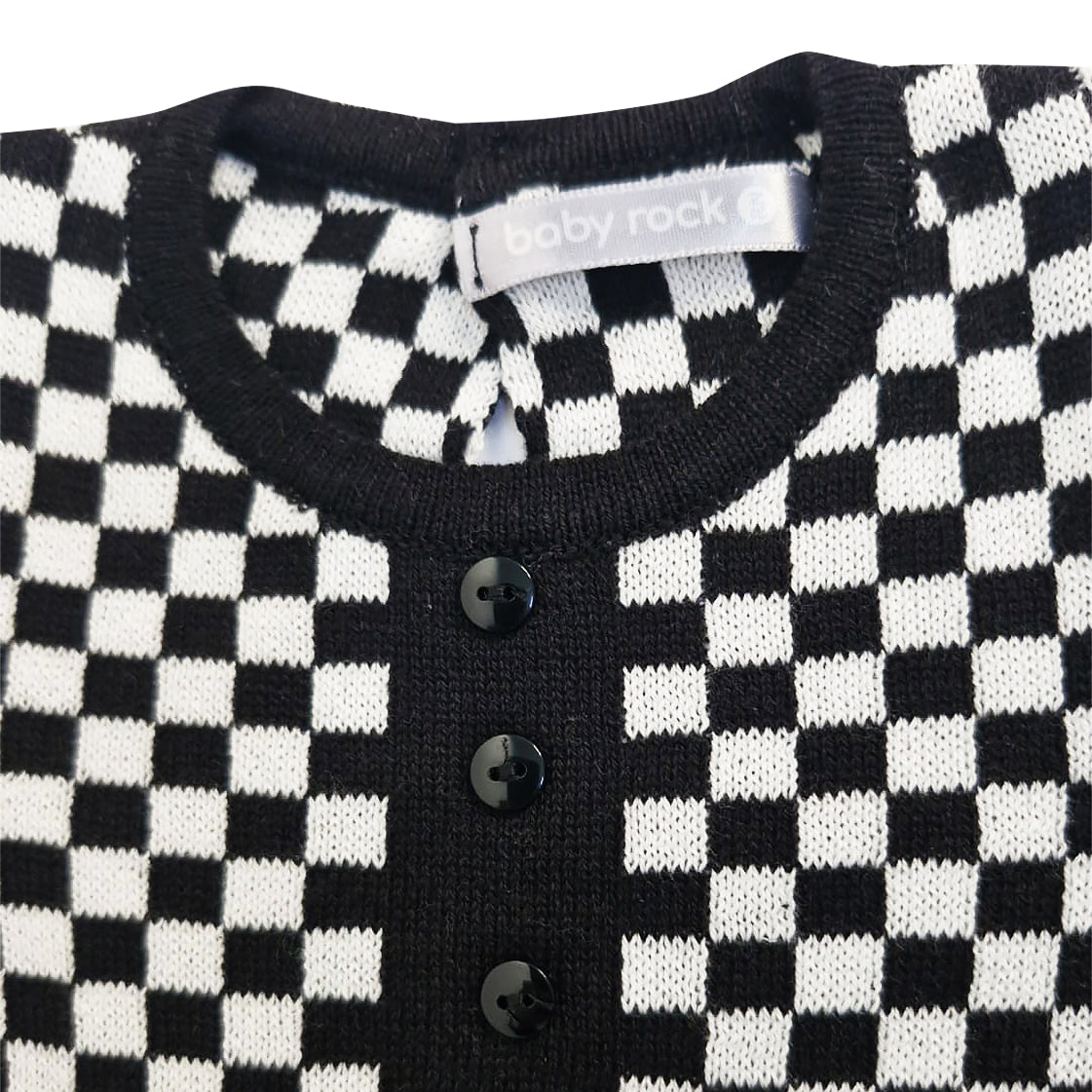 Macacão quadriculado tricot com detalhe/enfeite botão