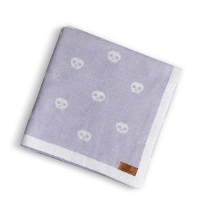 Manta Lilás de Tricot Jaquard com Caveirinhas